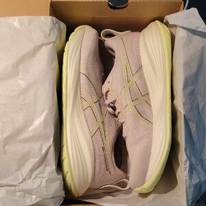 Asics Gel Cumulus 27, Women's 10, Mineral Beige/Yellow, New In Box